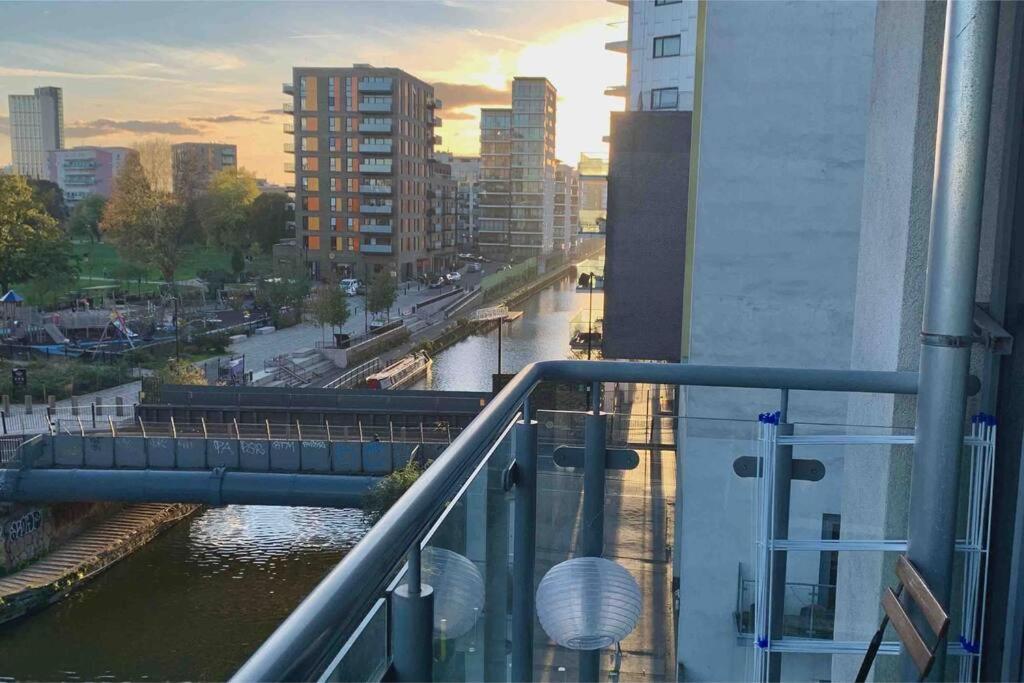 Canal Room Лондон Экстерьер фото